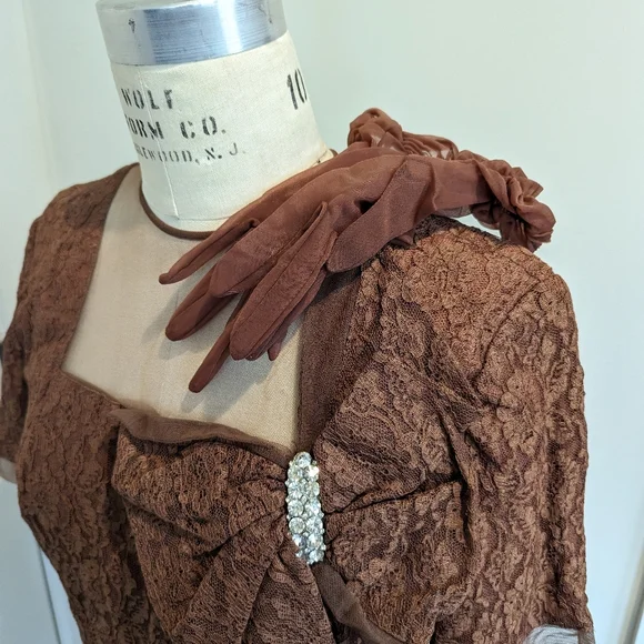 Stunning Vintage 1940s Volup Brown Lace Dress with Matching Belt and Gloves